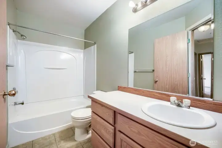 Nicely appointed hall bathroom.