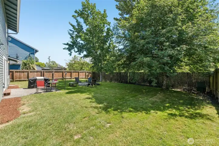 Generous backyard with firepit, ideal for relaxing evenings and entertaining. Generous backyard with firepit, ideal for relaxing evenings and entertaining.