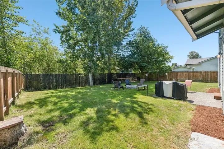Private backyard setting with a natural retention pond buffer creating exceptional privacy and no rear neighbors. Private backyard setting with a natural retention pond buffer creating exceptional privacy and no rear neighbors.