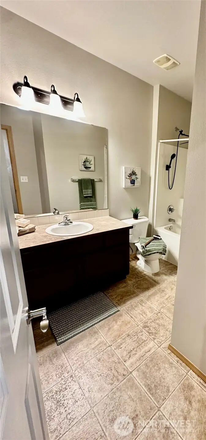 2nd full bath just of the hall across from the 2nd bedroom. 2nd full bath just of the hall across from the 2nd bedroom.