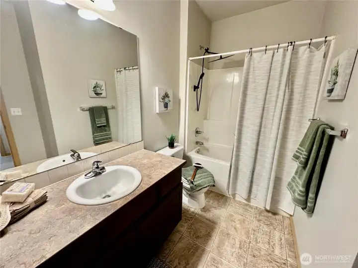 Upper full bath conveniently located to the additional bedrooms. Upper full bath conveniently located to the additional bedrooms.