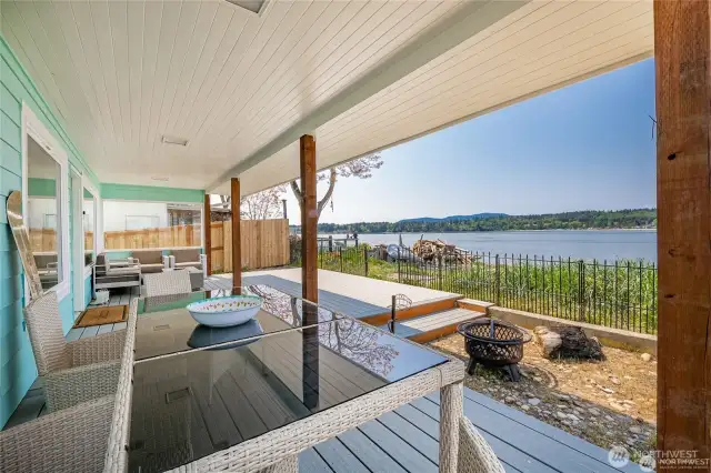 Huge Water Facing Trex Deck