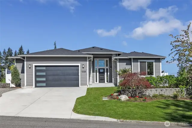 Located in Lake Hills, this custom-built, single-story Lexar home offers a seamless blend of luxurious design and comfortable living.