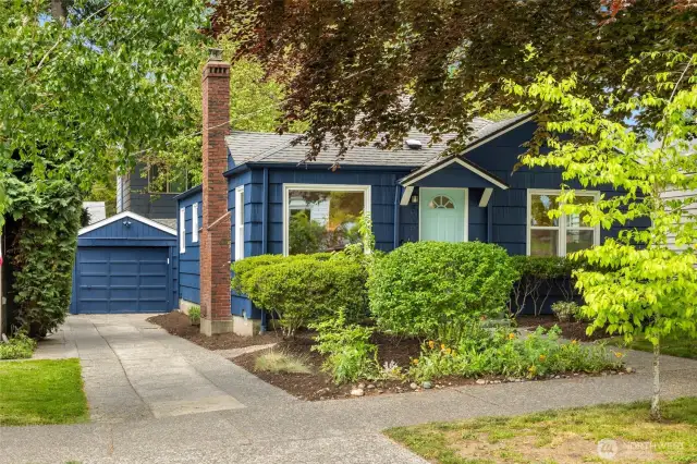 Urban living made simple with a generous driveway and tucked-away garage just steps from your door.