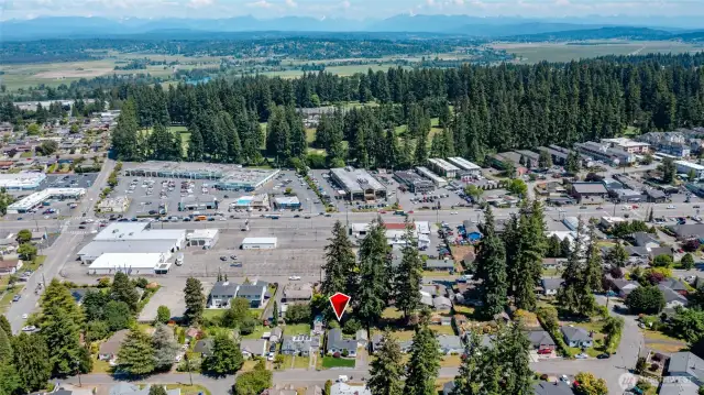 Convenient to all shopping, parks and golf course. I-5 too !