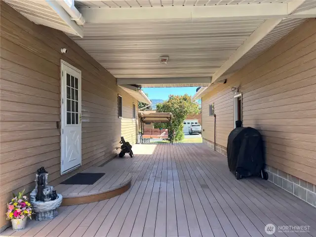 Huge Breezeway!