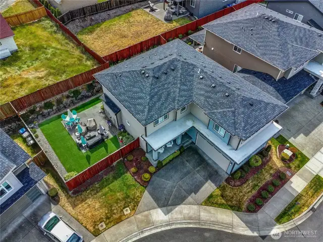 Super clean and tidy more than move-in ready. Fully-fenced backyard.