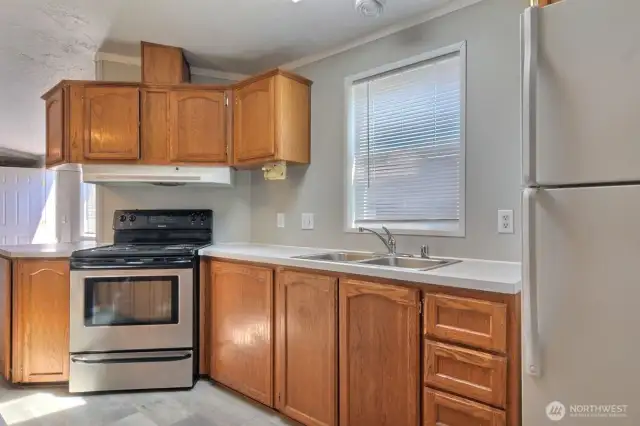 Kitchen with stove & Refrigerator