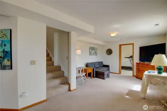 Coming downstairs...the bonus exercise room is beyond the downstairs living room.