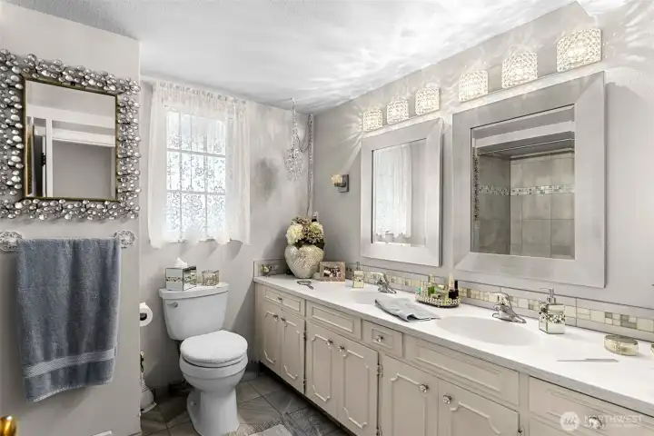 Main Floor full bath