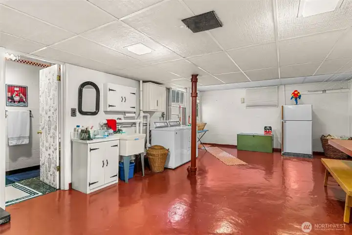 Finish basement / laundry room