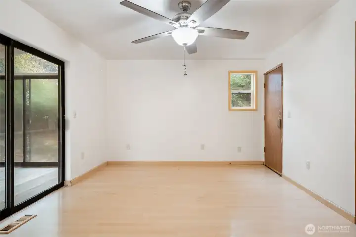 Bonus family / dining room with garage access