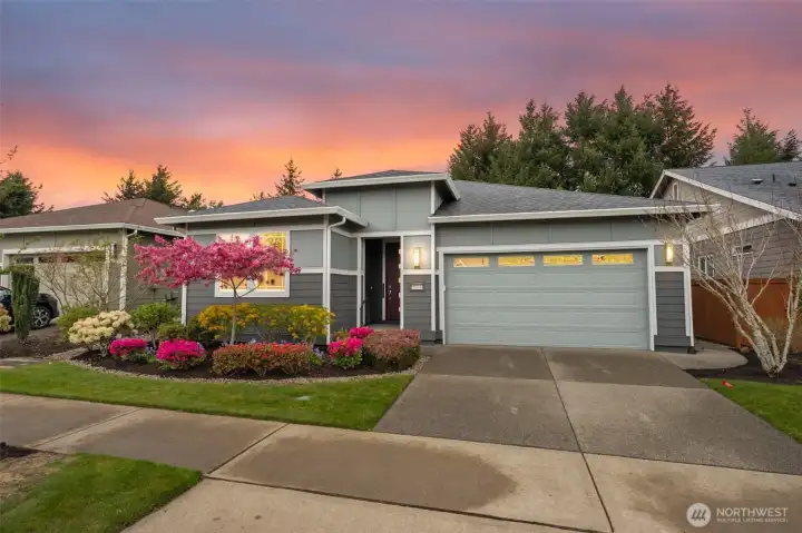 Welcome to your new home, located in the Jubilee neighborhood in the heart of Lacey. Located on the best side of the freeway and on the Golf Course.