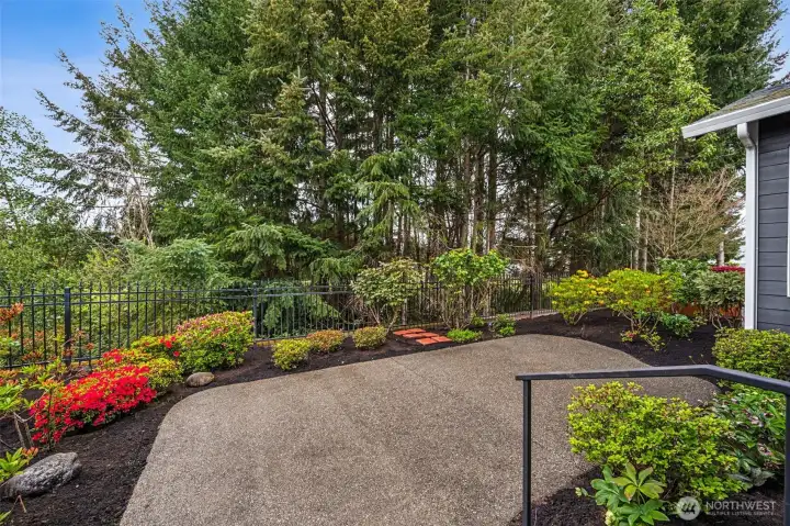 Golf course living, just behind the trees, you don't have to worry about balls flying in this back yard, and you can bet no one is building anything back here ever either ... maybe just some birds nests in those trees. Lots of peace & quiet.