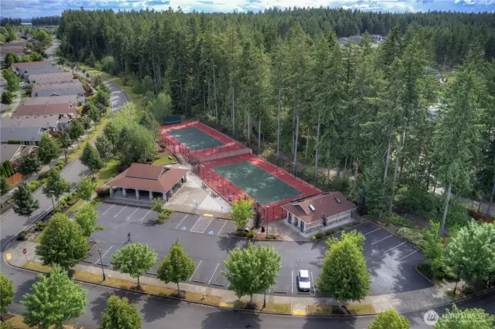 Private tennis courts for you and your neighbors. Exclusive to Jubilee. If you prefer pickleball, Jubilee shares a pickleball court with the neighboring community, Edgewater!