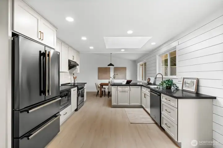 Expansive and organized, this culinary suite is perfectly balanced for contemporary luxury.