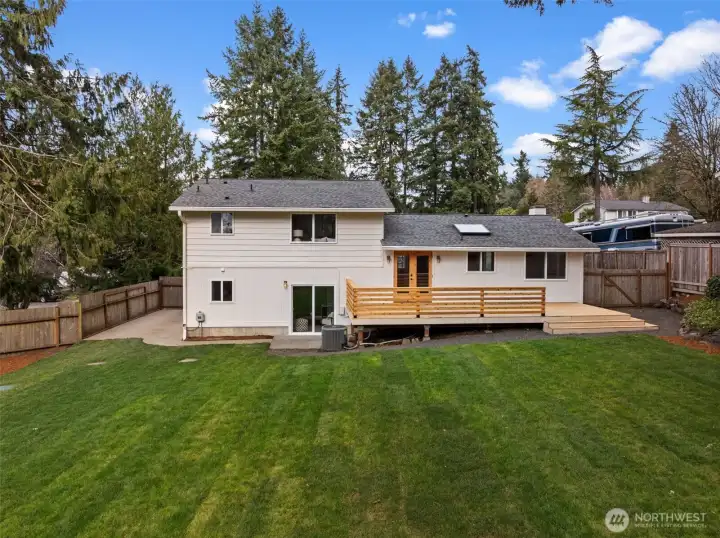 Just 6 minutes to downtown Gig Harbor and 4 minutes to Uptown, this location is in the heart of Gig Harbor!