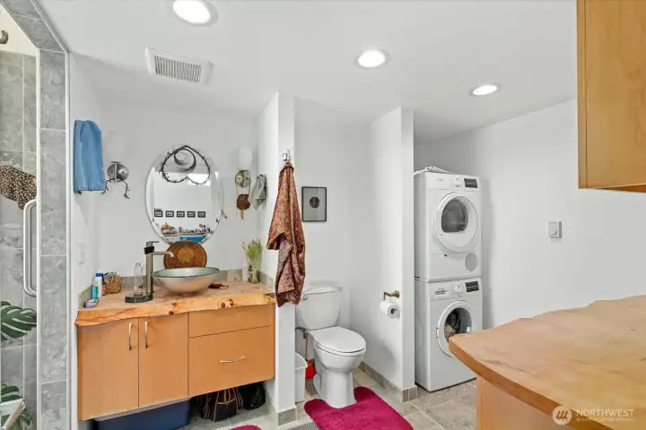 Unit 2 Bath/Laundry