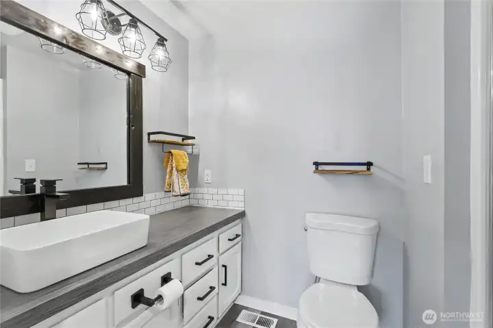 Updated Primary Ensuite 3/4 bath.