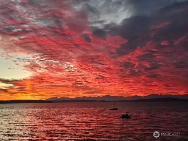 Absolutely 'to die for' sunsets. [photo by seller]