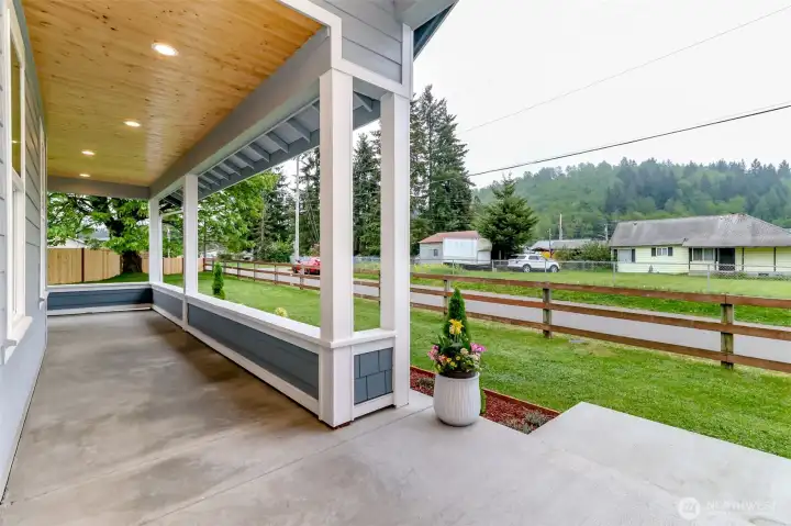 400 sq ft Front Porch