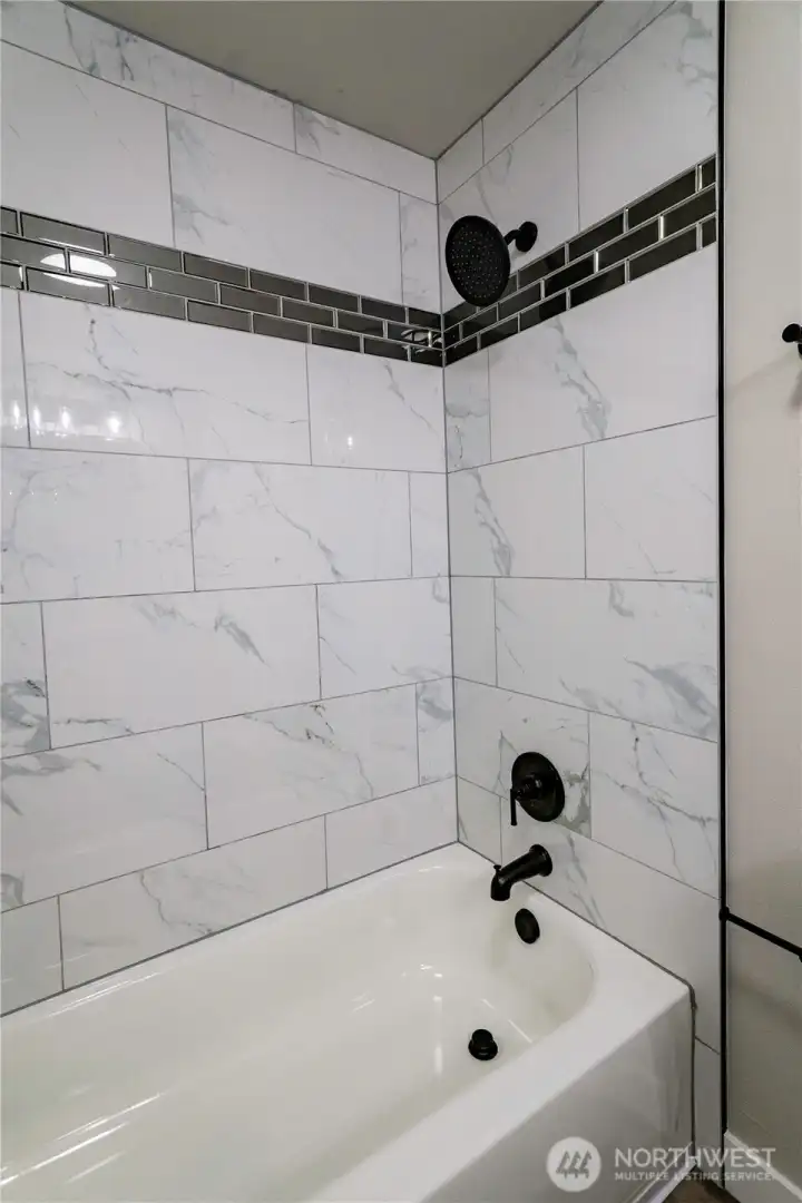 MAIN BATH TILE TUB SURROUND