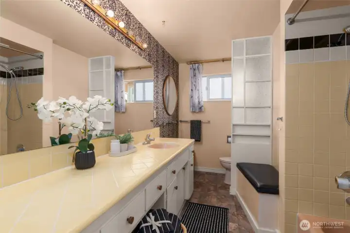 Main level full bath. Main level full bath.