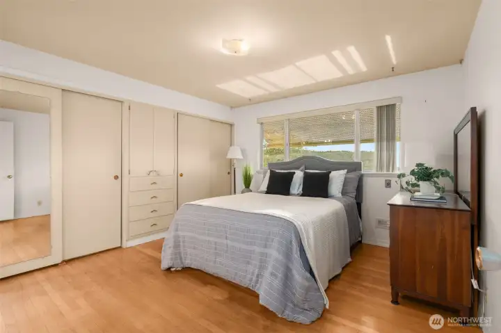 Primary bedroom with built-ins. Primary bedroom with built-ins.