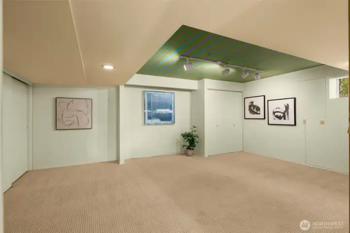 Lower level bonus room. Lower level bonus room.
