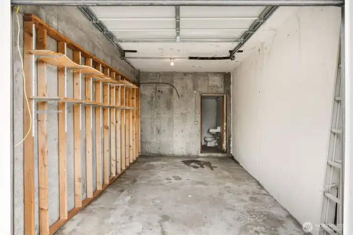 Garage with 1/2 bathroom. Garage with 1/2 bathroom.