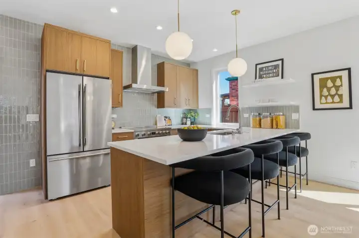 Kitchen with extra large breakfast bar
