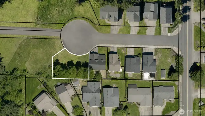 Utilities are available in the street per available information. Buyer to verify all utility availability and connection requirements with City of Centralia.