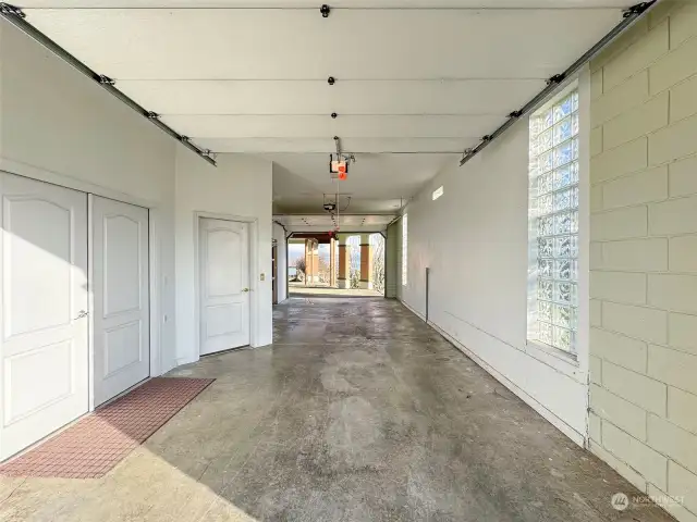 PULL-THRU GARAGE-GROUND FLOOR