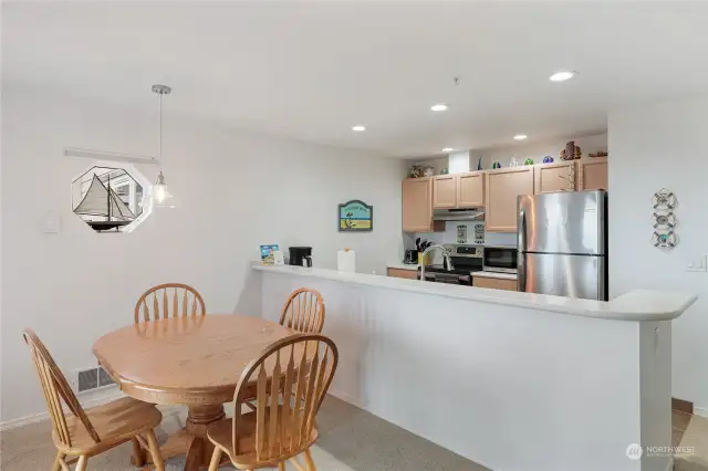 Eating area near the deck and kitchen