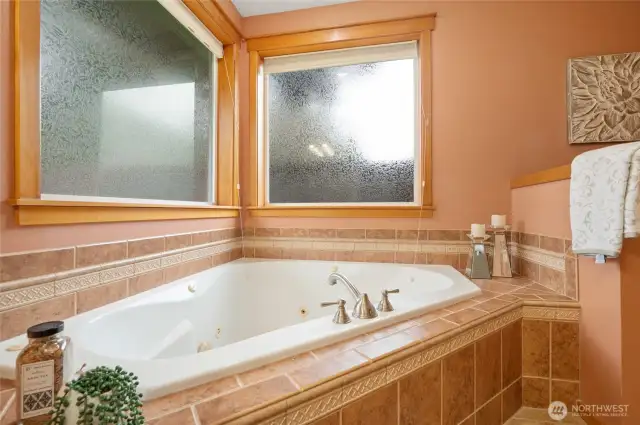 Relax at the end of the day, or plan a romantic rendezvous....this tub is big enough for two!