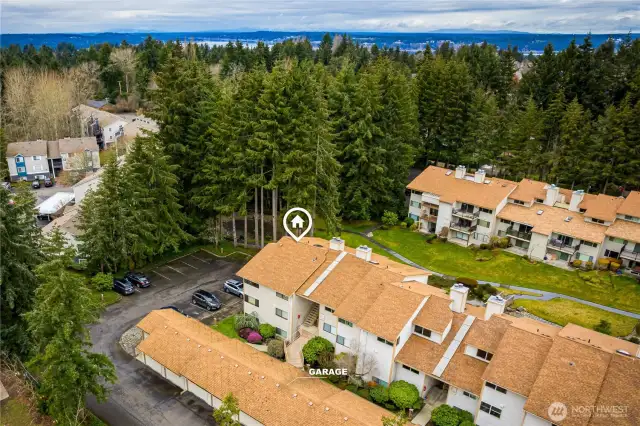 This unit is set in a quiet location, far from the hustle and bustle. As one of the larger corner units, it offers abundant natural light and a tranquil atmosphere.