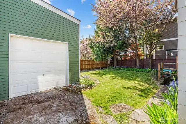 Yes 216 sf 1 car detached garage!  plus 1240 SF basement, amazing spaces for tenants and manager/owner.