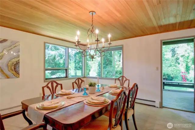Spacious dining room that opens to outdoor deck for entertaining!