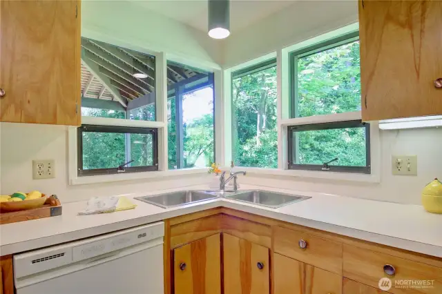 Light and bright kitchen!
