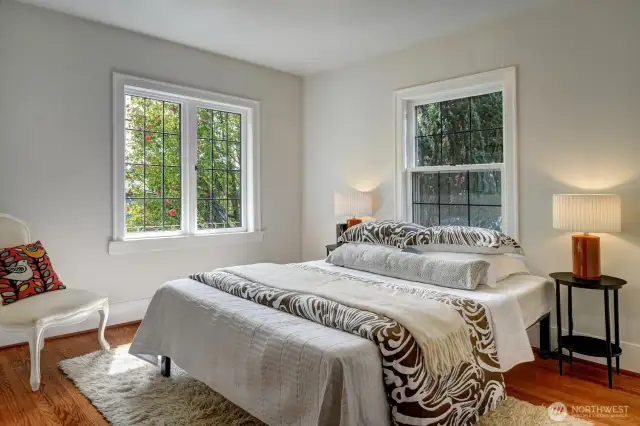 The guest room is sunny and overlooks the Juliette balcony.