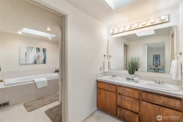 The primary bath has duel sinks, a deep soaking tub and skylights.