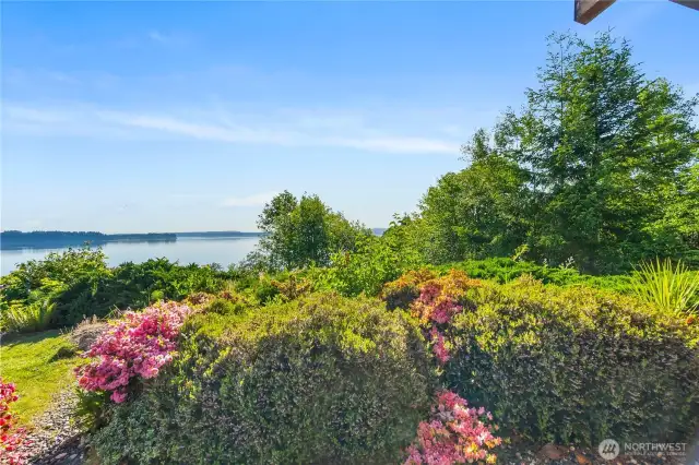 Low maintenance lifestyle with beautiful vistas at every turn.