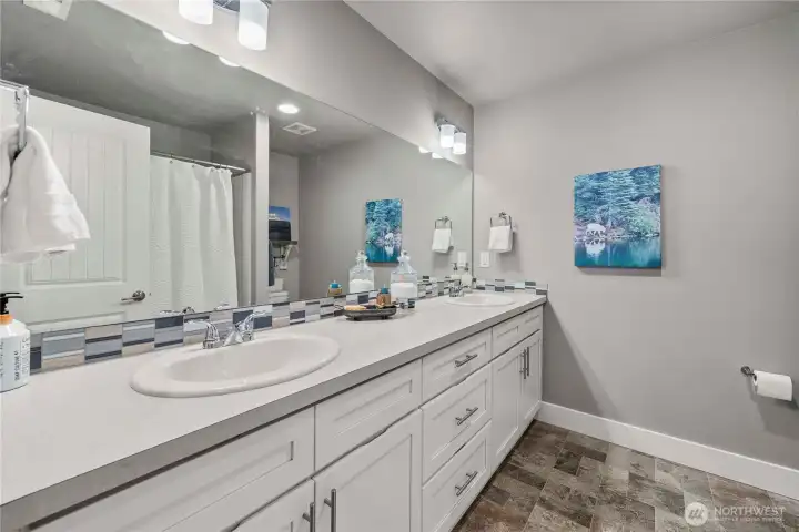 upstairs full bathroom