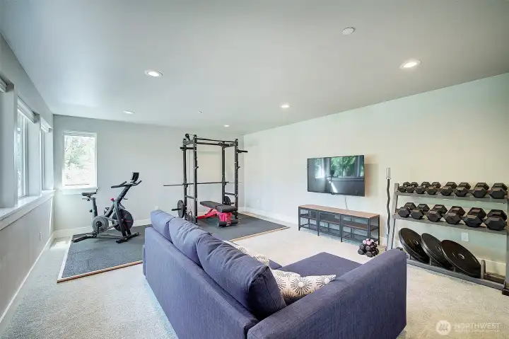 Huge Bonus Room - Currently used as an at-home Gym