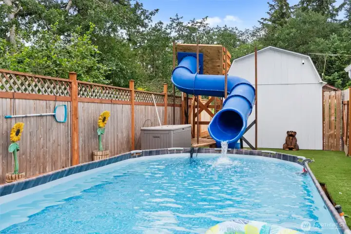 Pool with Waterslide!