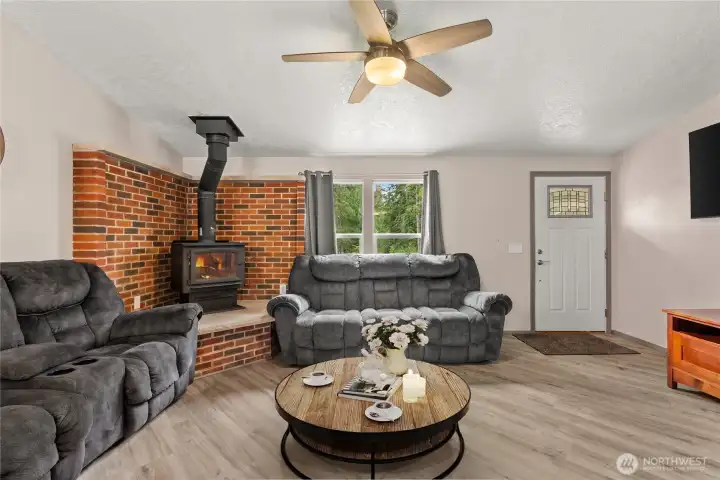 Living Room (partially digitally stage)