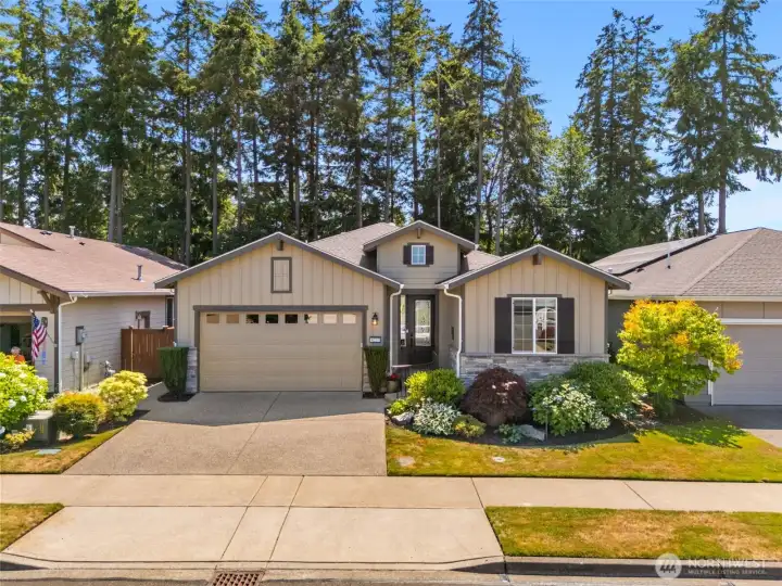 This beautiful home is located in the Great Jubilee 55+ Community with golf course views This beautiful home is located in the Great Jubilee 55+ Community with golf course views