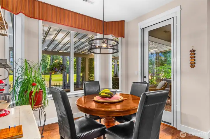 Roomy Dining area where you can enjoy your back patio and golf course views Roomy Dining area where you can enjoy your back patio and golf course views