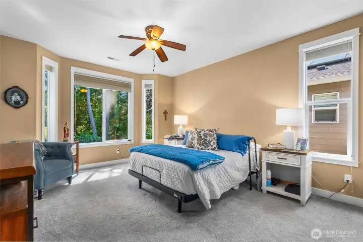 Spacious and bright Primary bedroom to accommodate any size bed or even dual twin beds Spacious and bright Primary bedroom to accommodate any size bed or even dual twin beds