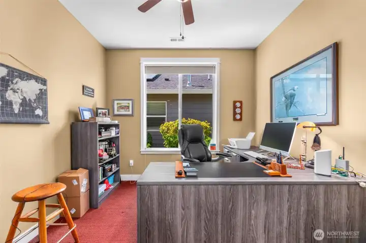 Or this home office space is large enough and could be used for other flexible purposes! Or this home office space is large enough and could be used for other flexible purposes!